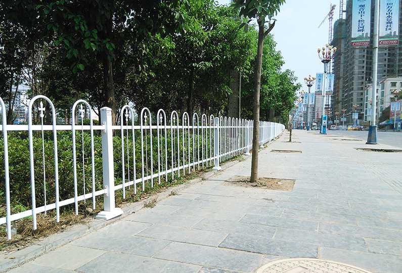 公路鋅鋼護欄